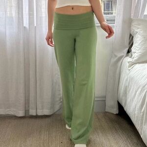 SOLD❤️❤️- Brandy Melville PRISCILLA PANTS